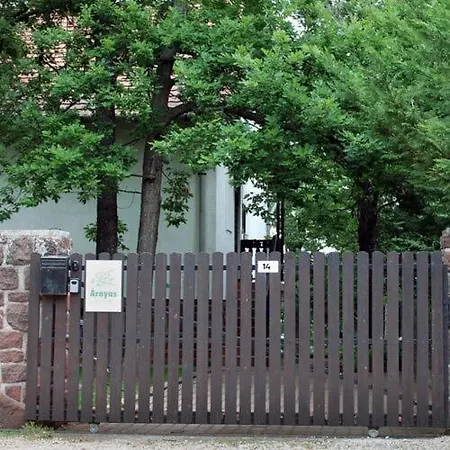 Arnyas Apartman * Balatonalmadi